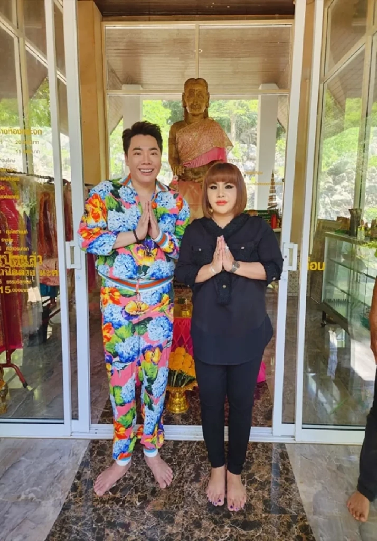 เสื่อมเสีย! \"มดดำ\" ฟ้อง \"อาจารย์อุ๋ย\" ยันไม่เห็นด้วย ขายตุ๊กตาราคาเป็นล้าน 