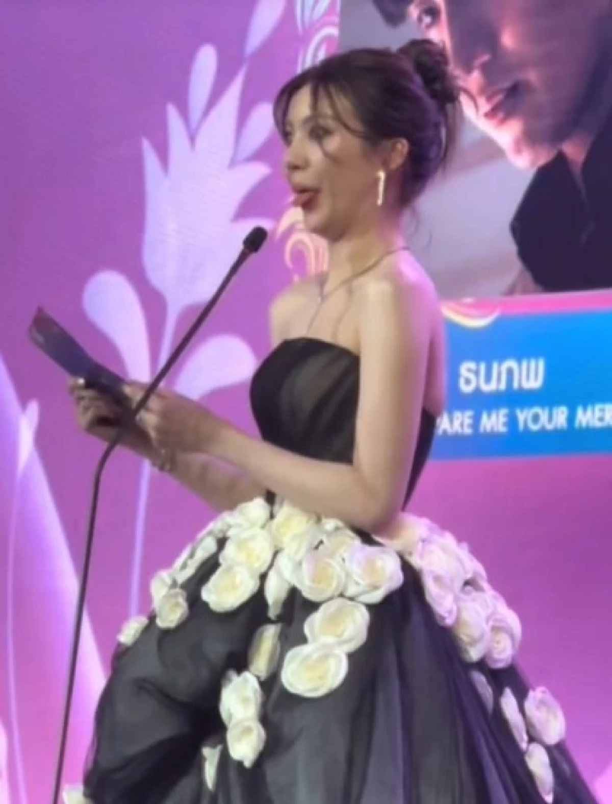 \"ออม กรณ์นภัส\" แคปชั่นเด็ด โพสต์อะไร?  หลังดราม่า เวทีประกาศรางวัล