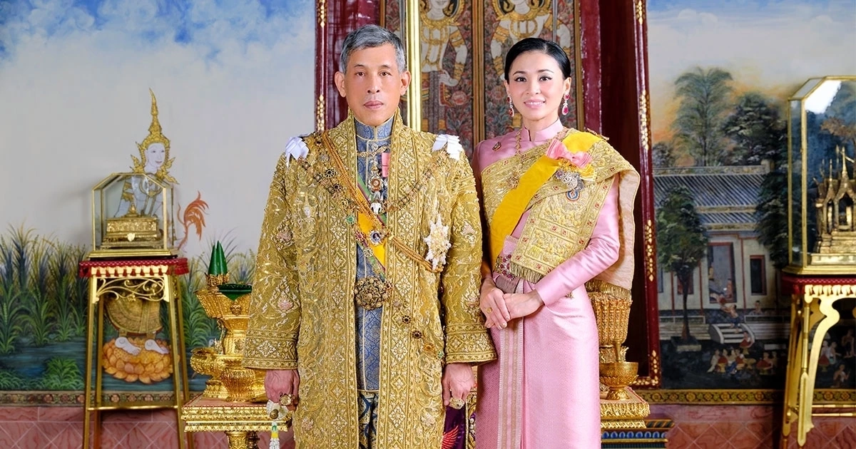 เนื่องใน \"วันนวมินทรมหาราช\" ขอเชิญประชาชนเฝ้าฯ รับเสด็จ พระบาทสมเด็จพระเจ้าอยู่หัว และสมเด็จพระนางเจ้าฯ พระบรมราชินี