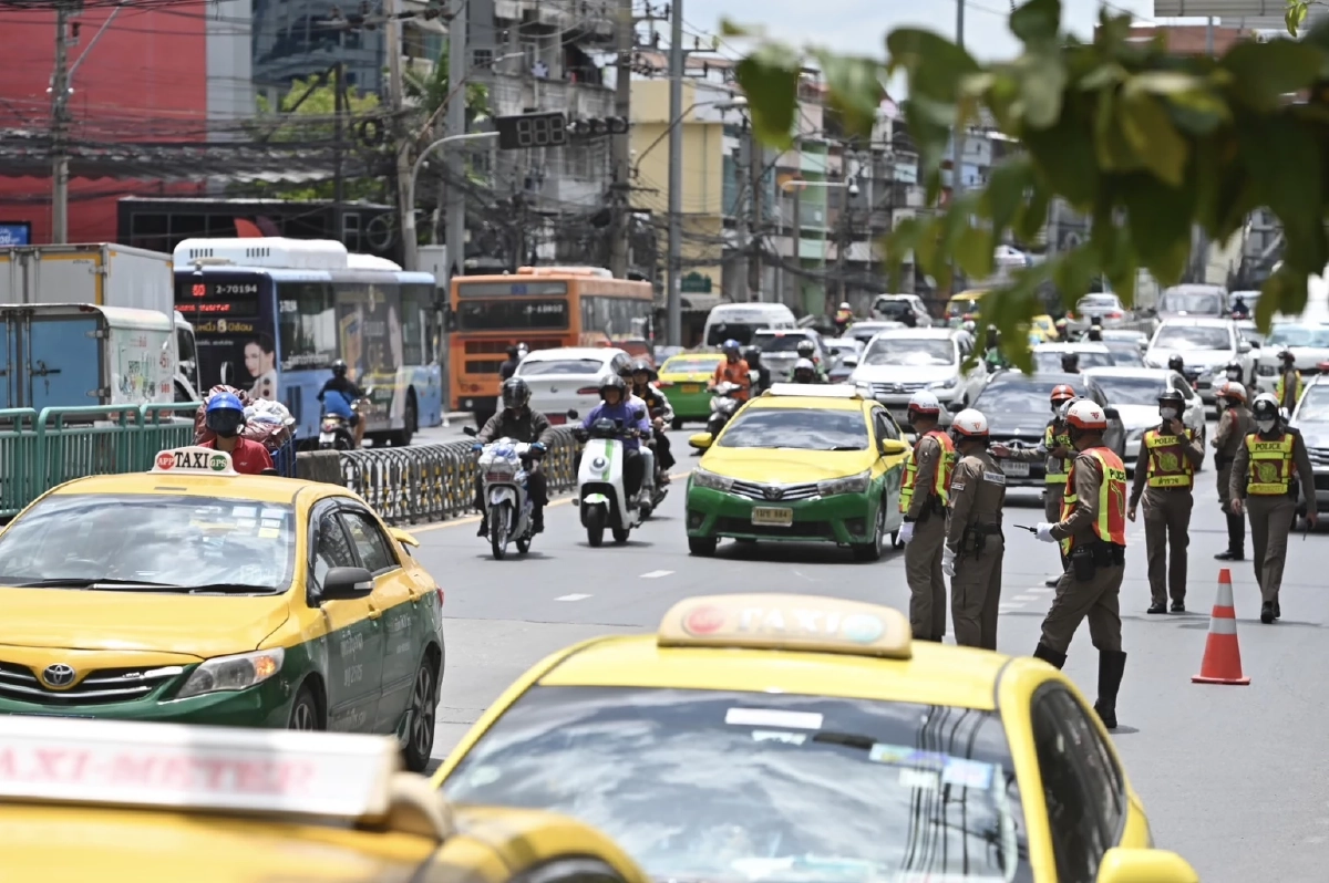 เตรียมปรับขึ้นค่าบริการแท็กซี่ชั่วโมงเร่งด่วน 10-20 บาทต่อช่วง