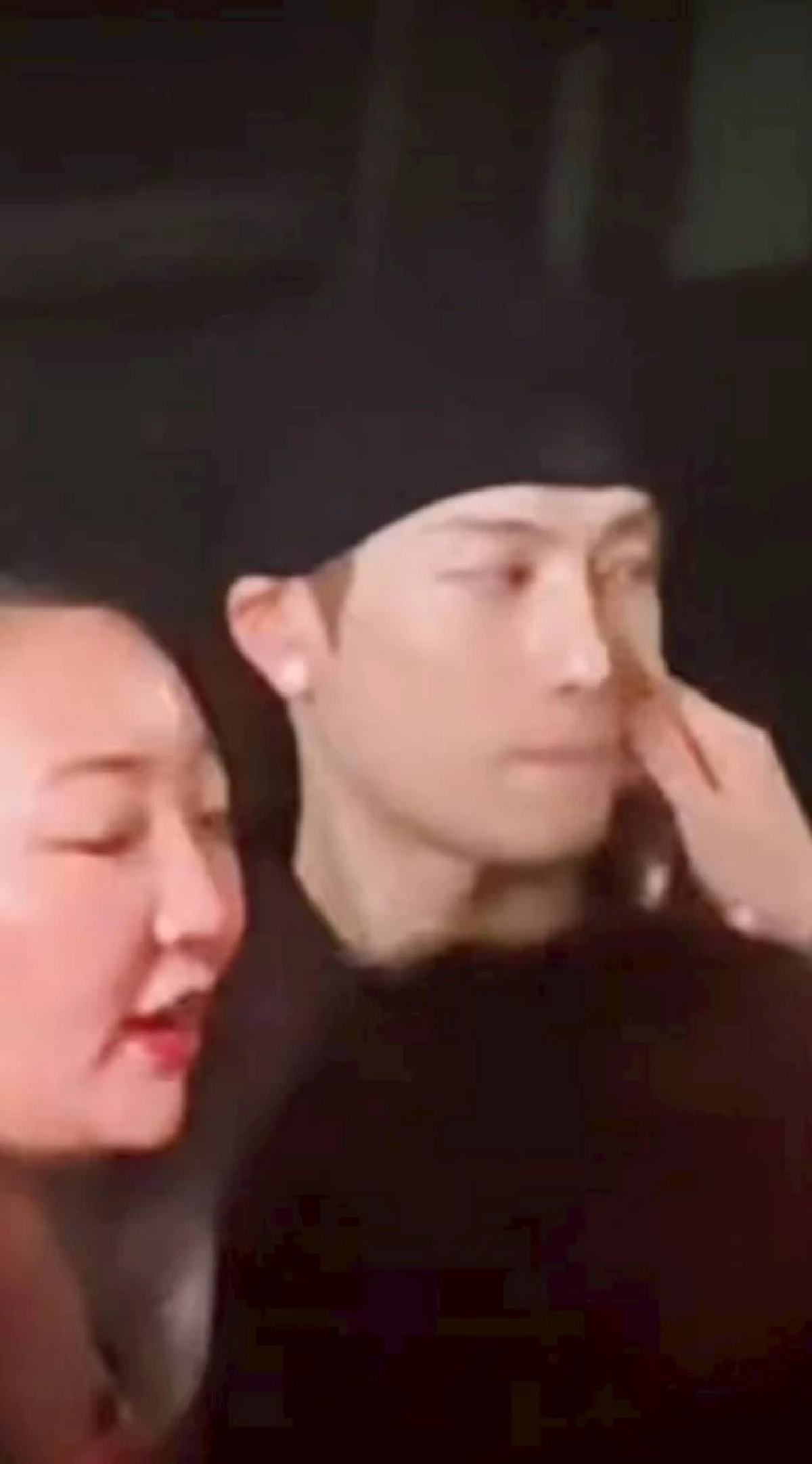สรุปดราม่า! \"แจ็คสัน หวัง\" ถูกสาวปริศนาบุก \"หยิกแก้ม\" อ้างเป็นเมียแชท 3 ปี