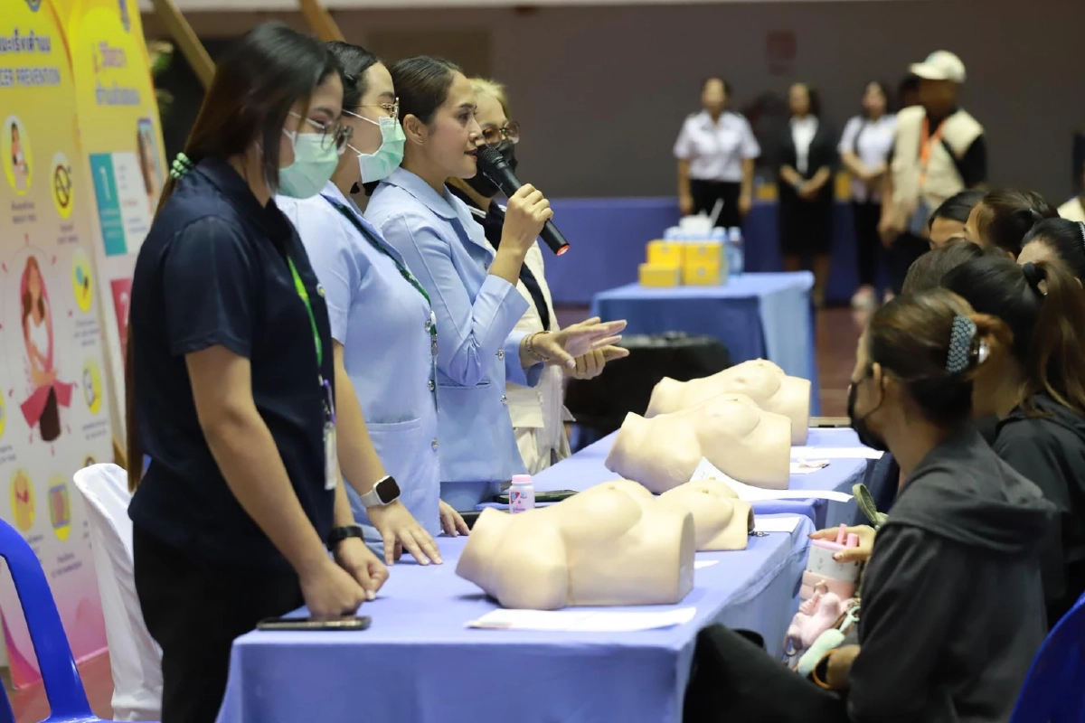 กทท. ร่วมมูลนิธิกาญจนบารมี ตรวจคัดกรองมะเร็งฟรี สตรีชาวคลองเตย