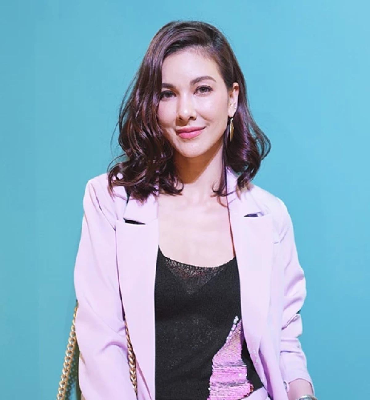 \"โบว์ เบญจวรรณ\" เล่าเส้นทางรักใหม่ \"แบงค์ พชร\" จบดราม่ารักเก่า สู่โมเมนต์หวานฉ่ำ 
