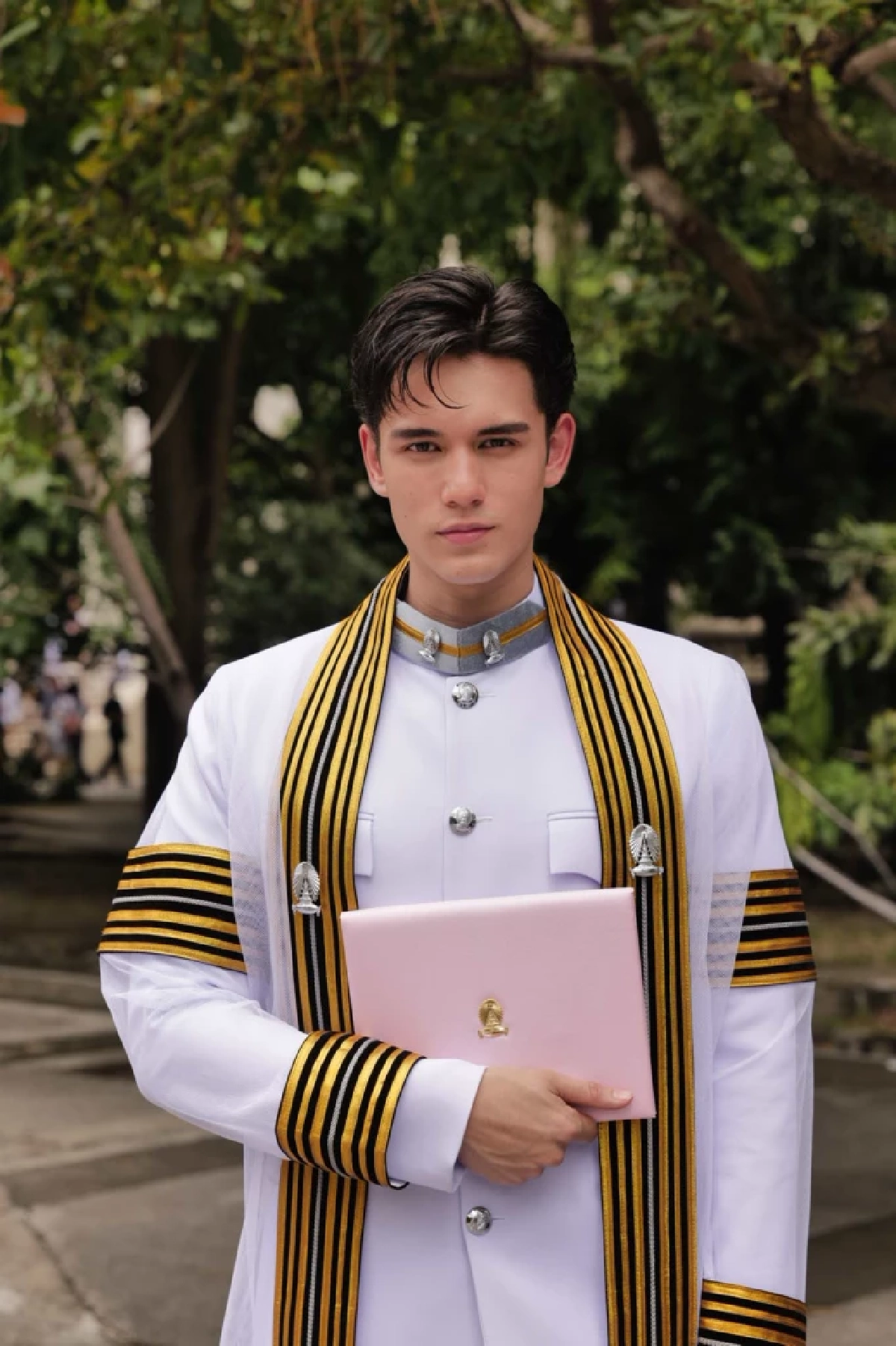 \"เทศน์ ไมรอน\" คว้าเกียรตินิยมอันดับ 2 คณะอักษร จุฬาฯ หลักสูตรนานาชาติ