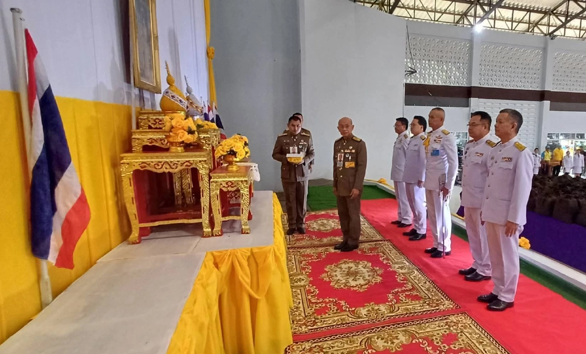 \"ในหลวง-พระราชินี\" พระราชทานเงิน 42 ล้าน ก่อสร้างรพ.พนมดงรัก ถูกกัมพูชายิงถล่ม