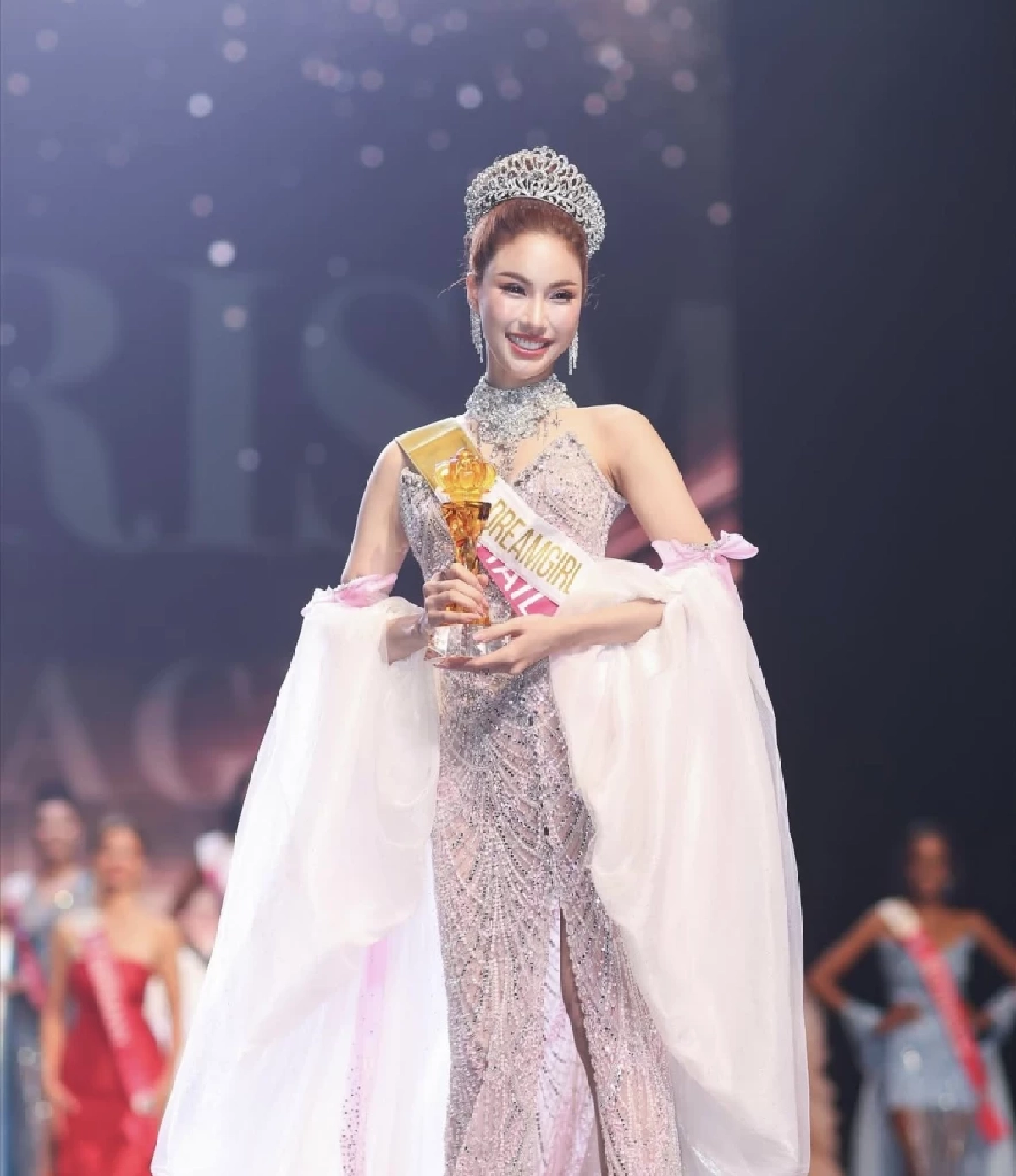 ”โอลีฟ ศศิชา“ติด Top 10 คว้าสามรางวัลสุดปัง บนเวทีระดับโลก