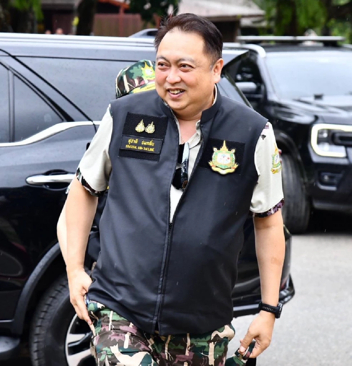 นายสุชาติ ชมกลิ่น