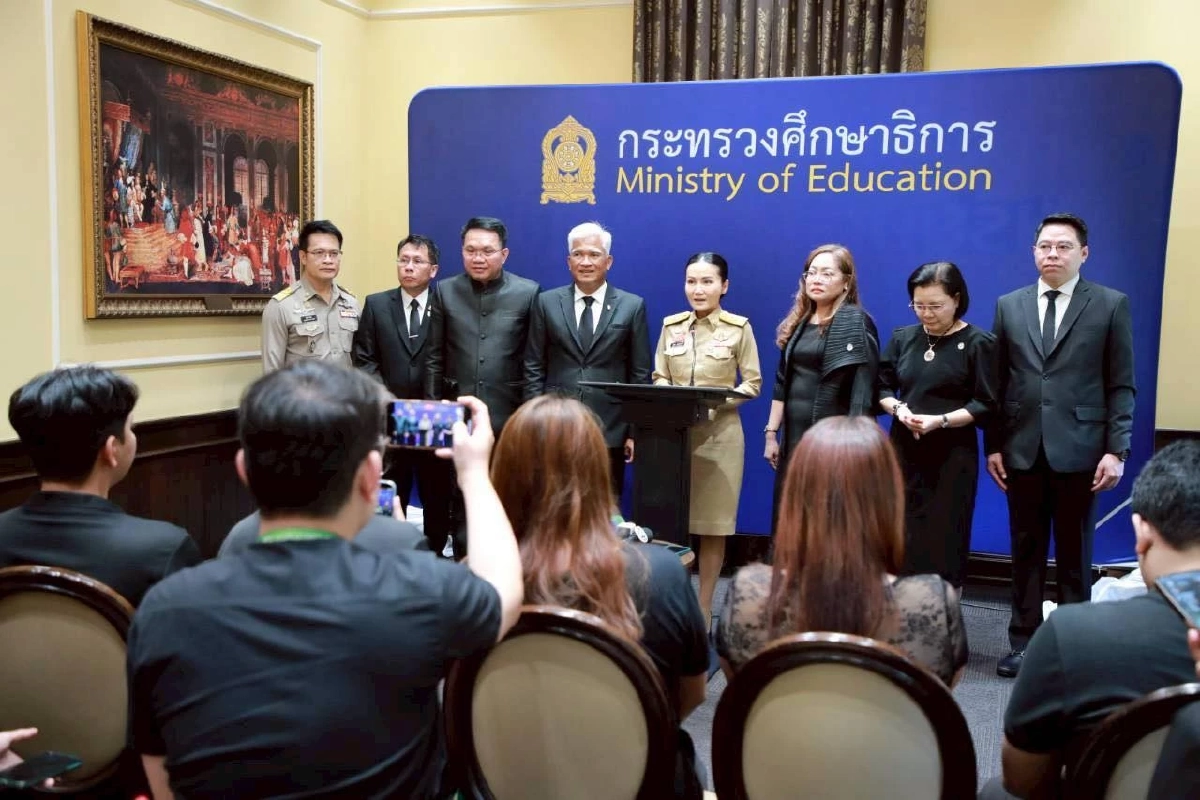 รมว.ศึกษาฯ เรียกถกผู้บริหาร ศธ. กำหนดแนวทางอาลัย \"สมเด็จพระพันปีหลวง\"