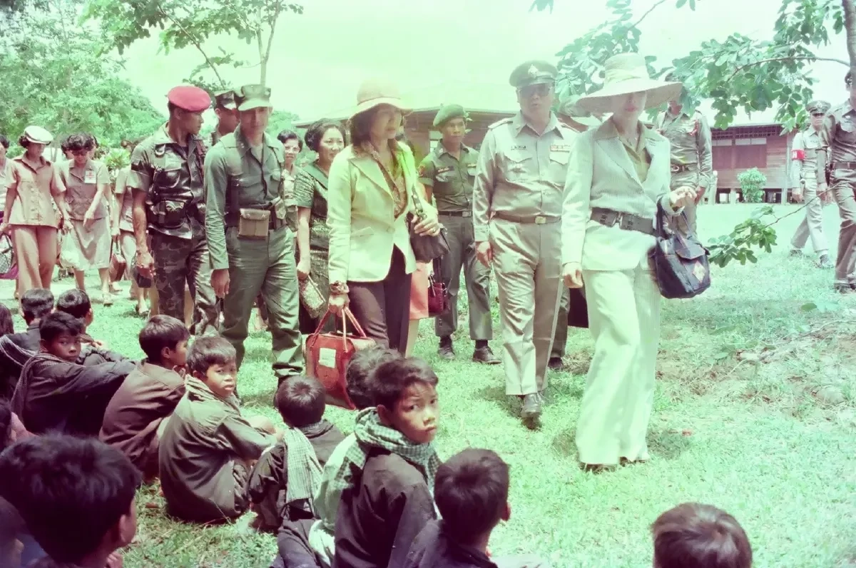 พระเมตตา "สมเด็จพระพันปีหลวง" เสด็จช่วยชาวกัมพูชานับแสนชีวิตบนเขาล้าน