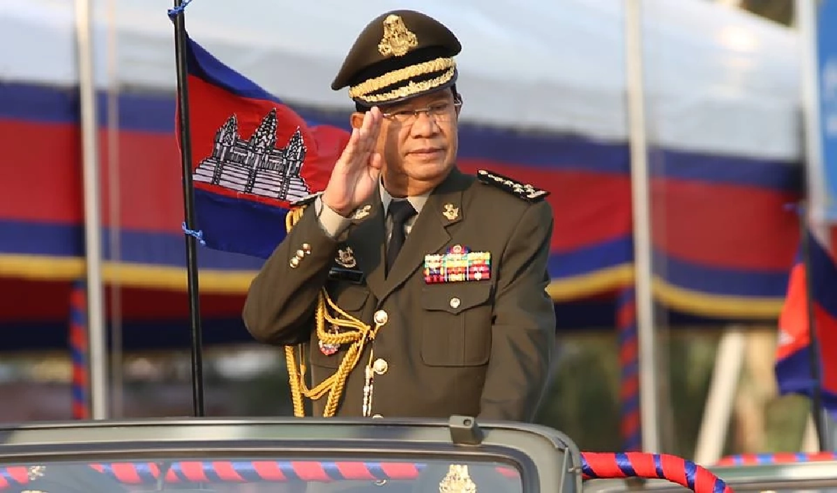 ชาวเกาหลีใต้ผวาแชร์ว่อน \"กองพาสปอร์ต\" ทิ้งเกลื่อนถังขยะในกัมพูชา