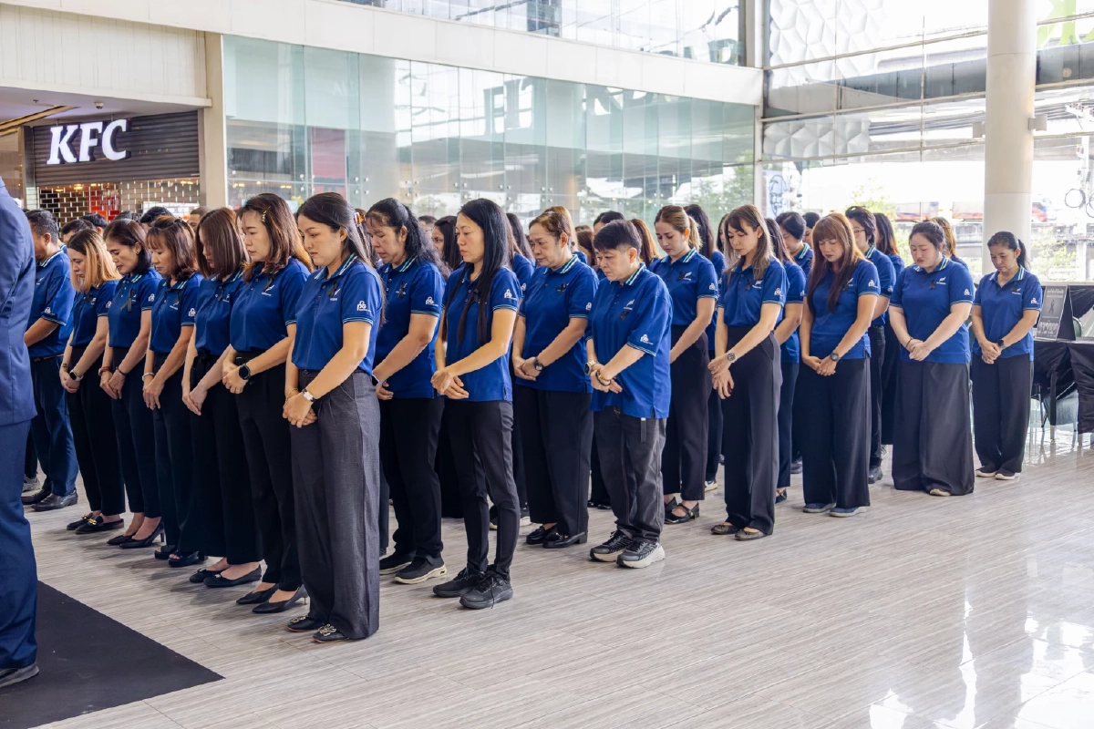 ฟิวเจอร์พาร์ค-สเปลล์ จัดพิธีลงนามถวายความอาลัย สมเด็จพระพันปีหลวง