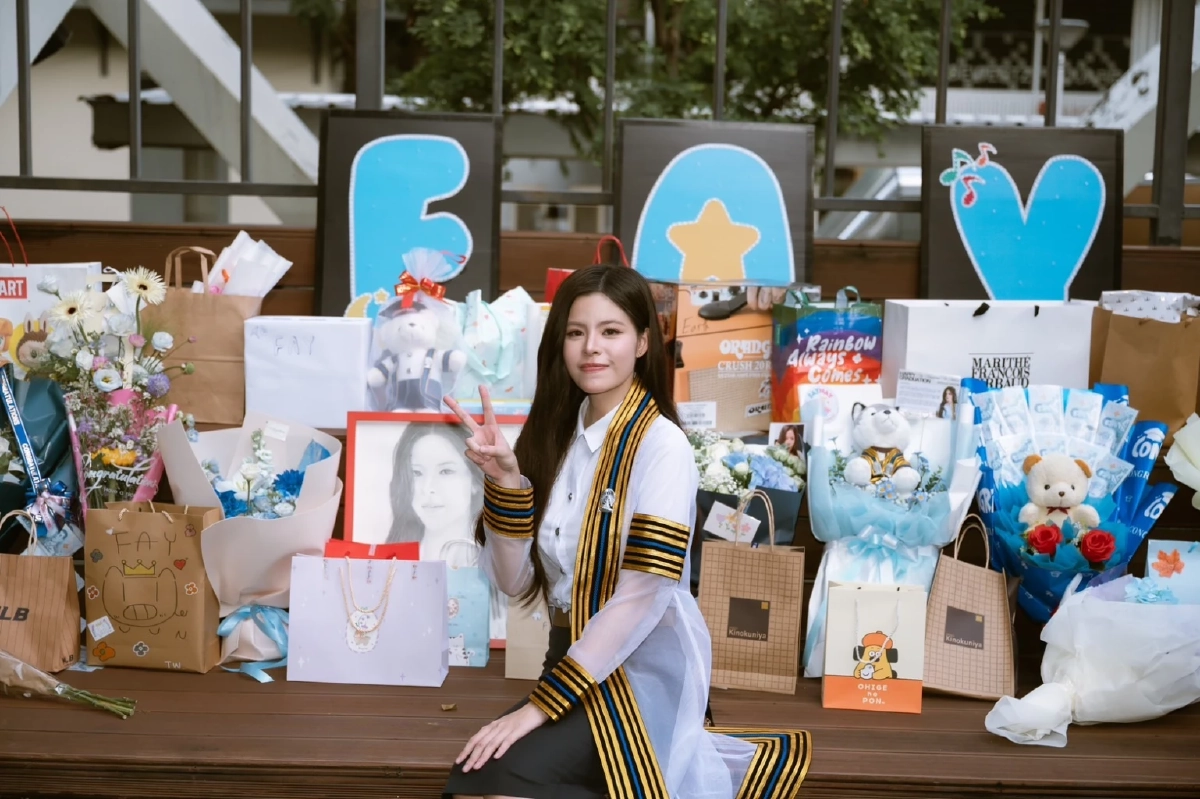 สุดยอด! \"เฟ กัญญาพัชร\" คว้าเกียรตินิยมอันดับ 1 นิเทศ จุฬาฯ