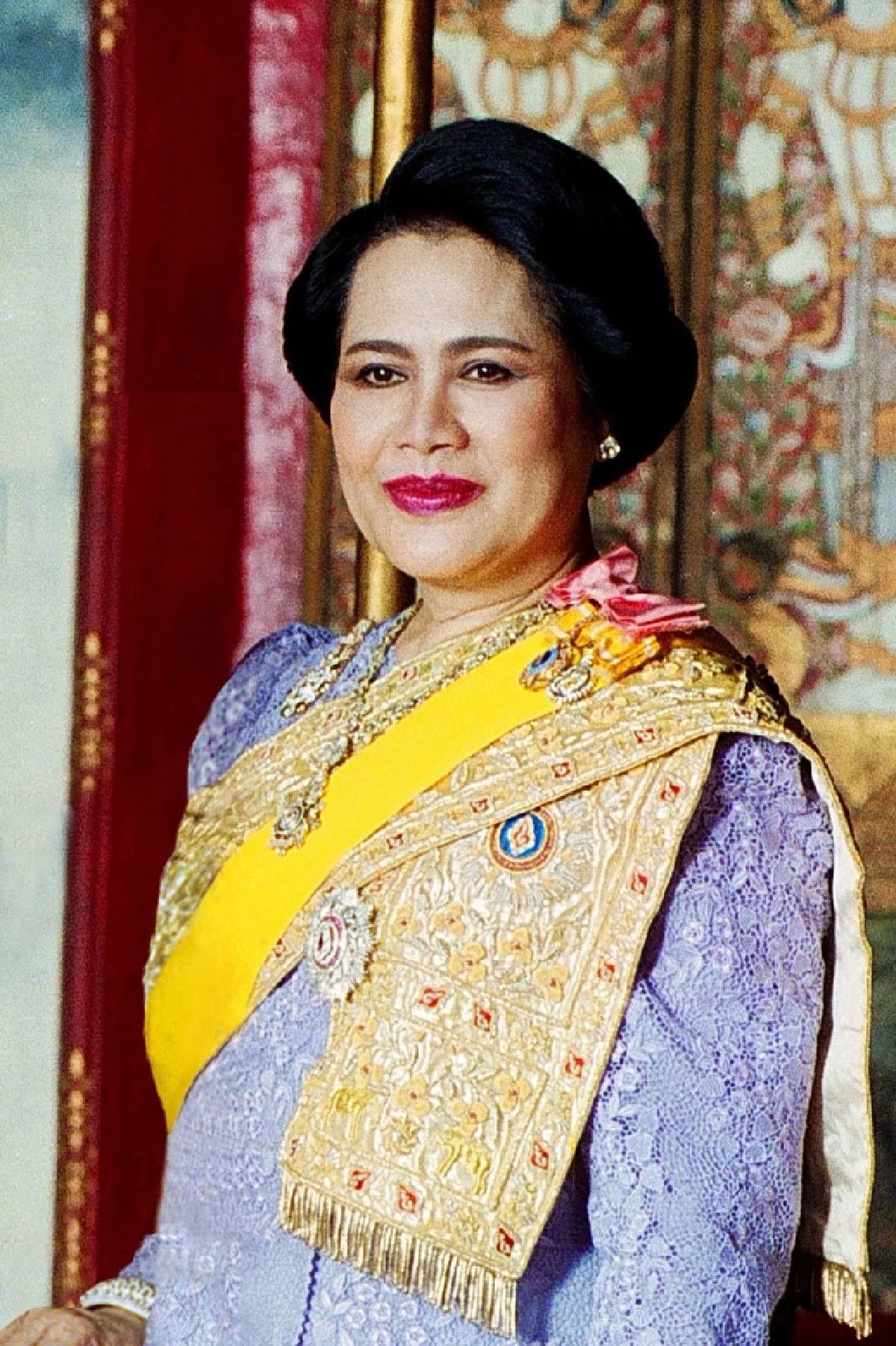 เปิดที่มาพระฉายาลักษณ์ \'สมเด็จพระพันปีหลวง\' ที่ประดิษฐานเบื้องหน้าพระโกศทองใหญ่ทรงพระบรมศพ