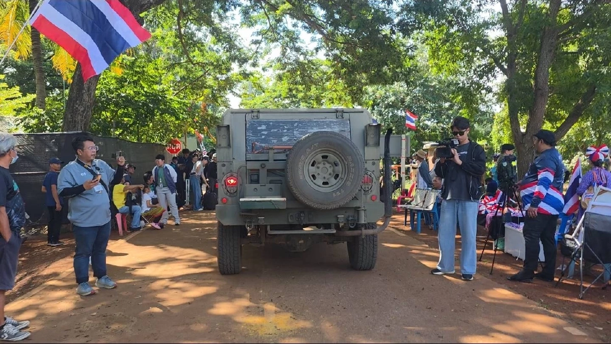 ขบวนตู้คอนเทนเนอร์ "กัน จอมพลัง" ถึงชายแดนบ้านหนองจาน