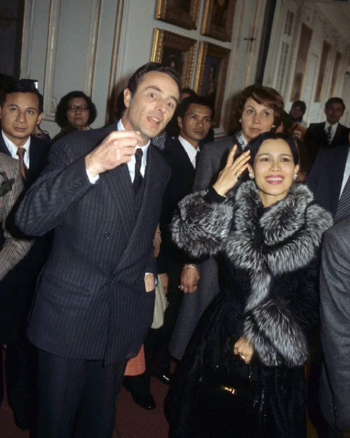 เจาะลึกเบื้องหลังแฟชั่น ‘สมเด็จพระพันปีหลวง’ กับดีไซเนอร์คู่บารมี ‘ปิแอร์ บัลแมง’