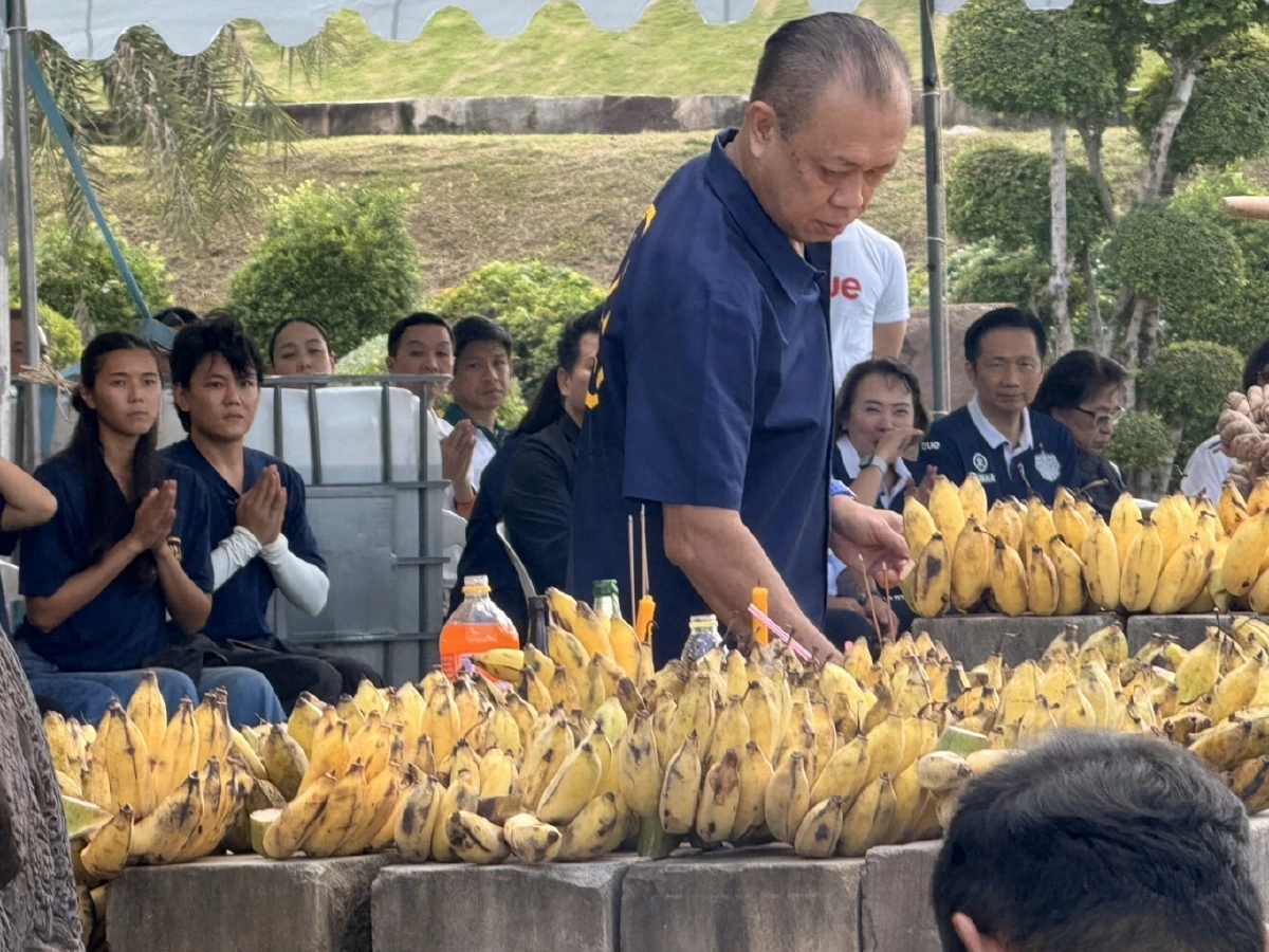 วันเกิด \"เนวิน\" สุดคึกคัก ทำพิธีศักดิ์สิทธิ์ความเชื่อตระกูลชิดชอบ
