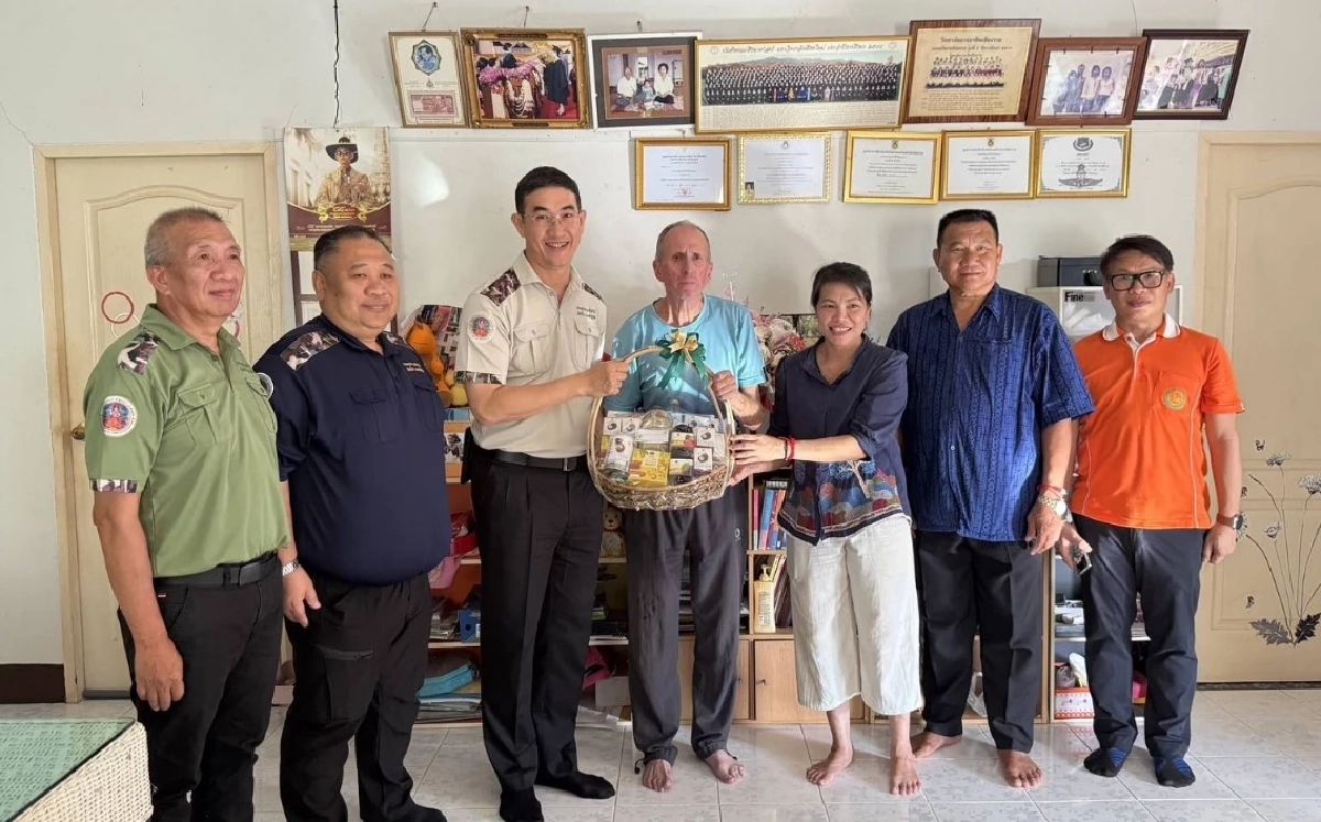 อธิบดีกรมอุทยานฯ เยี่ยม \"เวอร์นอน\" นักสำรวจถ้ำ ชุดกู้ภัยถ้ำหลวง ป่วยปอดอักเสบ