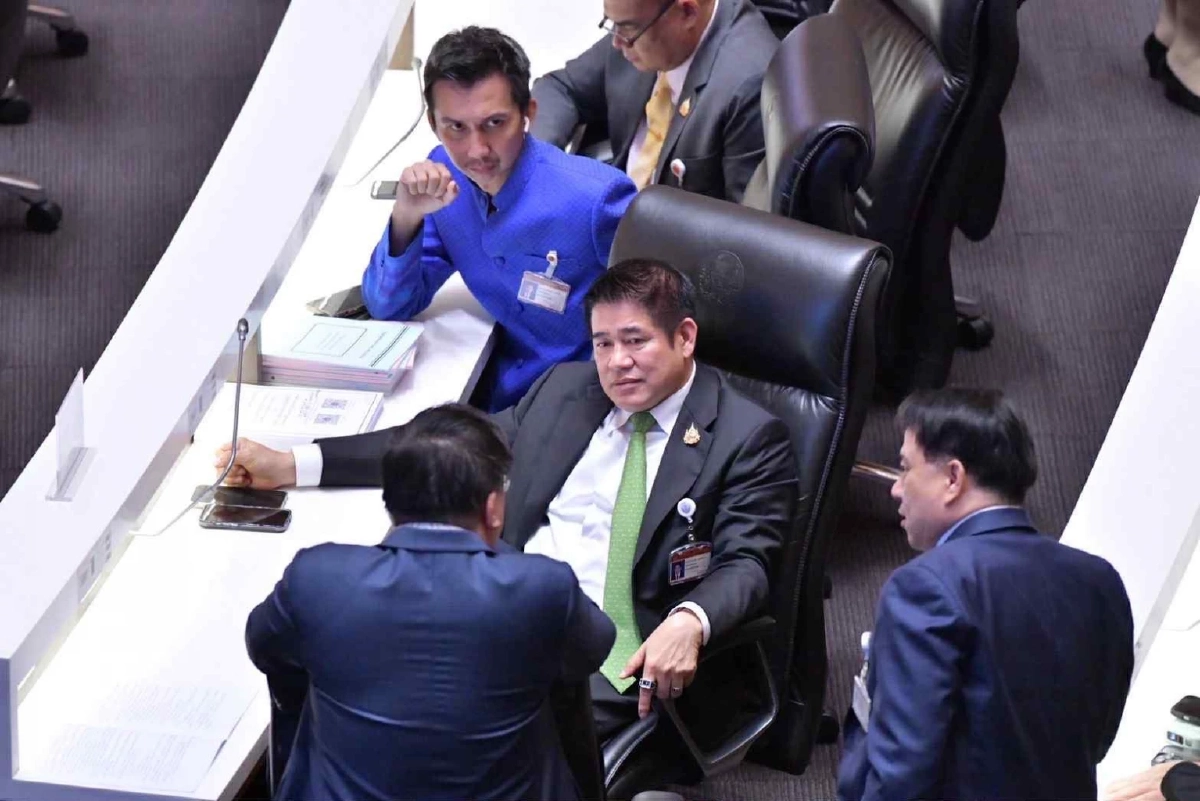 วีรกรรม! \'ชนนพัฒฐ์\' เสี่ยกฤต สส.แดนใต้ สู่การโยงนักการเมือง ช. ช้าง