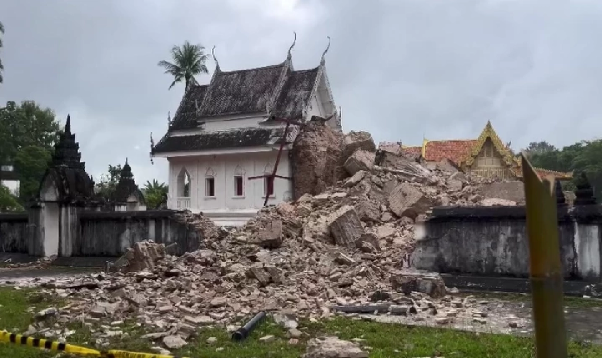 ชาวบ้าน รุมถ่ายภาพ เลขมงคล \"พระธาตุโนนตาล\" โผล่กลางพิธีขอขมากรรม