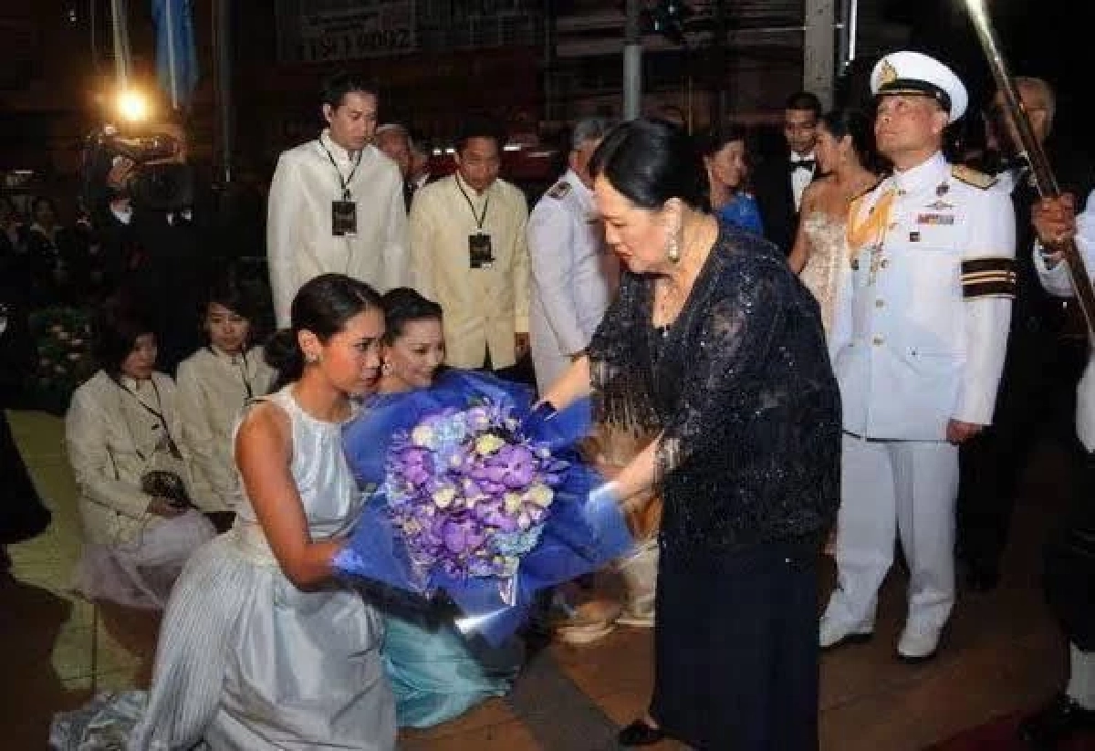 \"ทราย เจริญปุระ\" เผยบันทึกสุดพิเศษในชีวิตเคยเต้นรำกับ \"สมเด็จพระพันปีหลวง\"