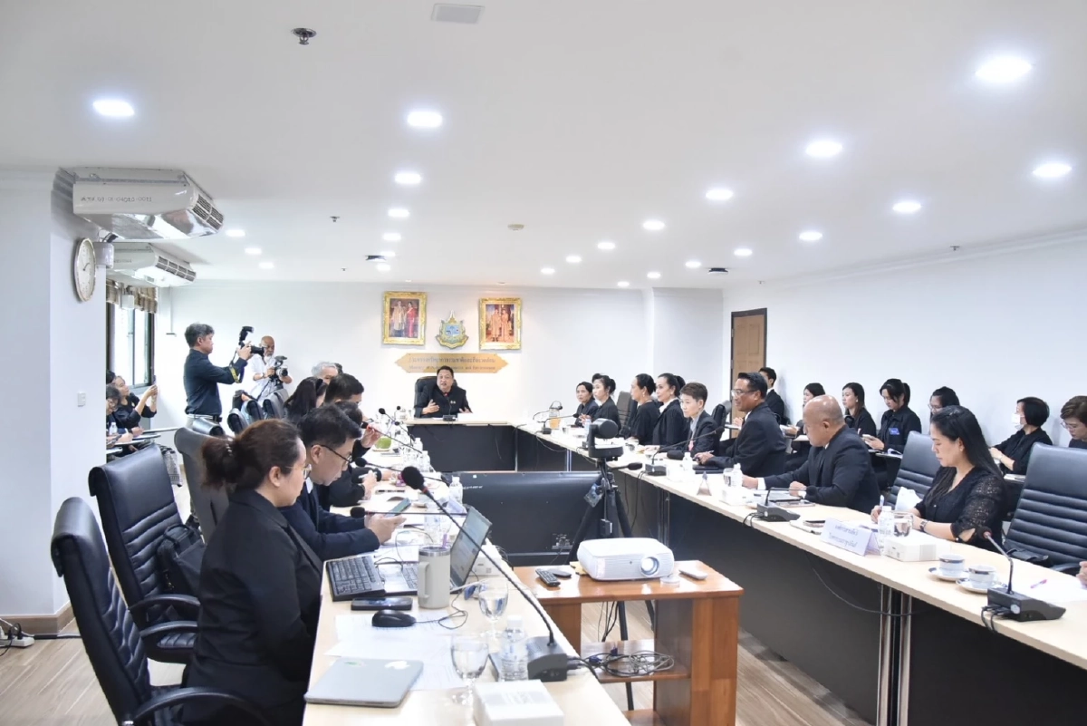 \"สุชาติ\" ถกแนวทางพาช้างไทยกลับบ้าน เตรียมบินต้น พ.ย. นี้