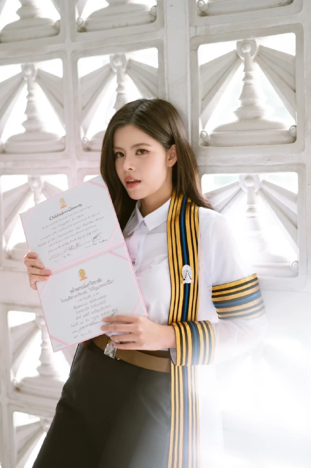 สุดยอด! \"เฟ กัญญาพัชร\" คว้าเกียรตินิยมอันดับ 1 นิเทศ จุฬาฯ