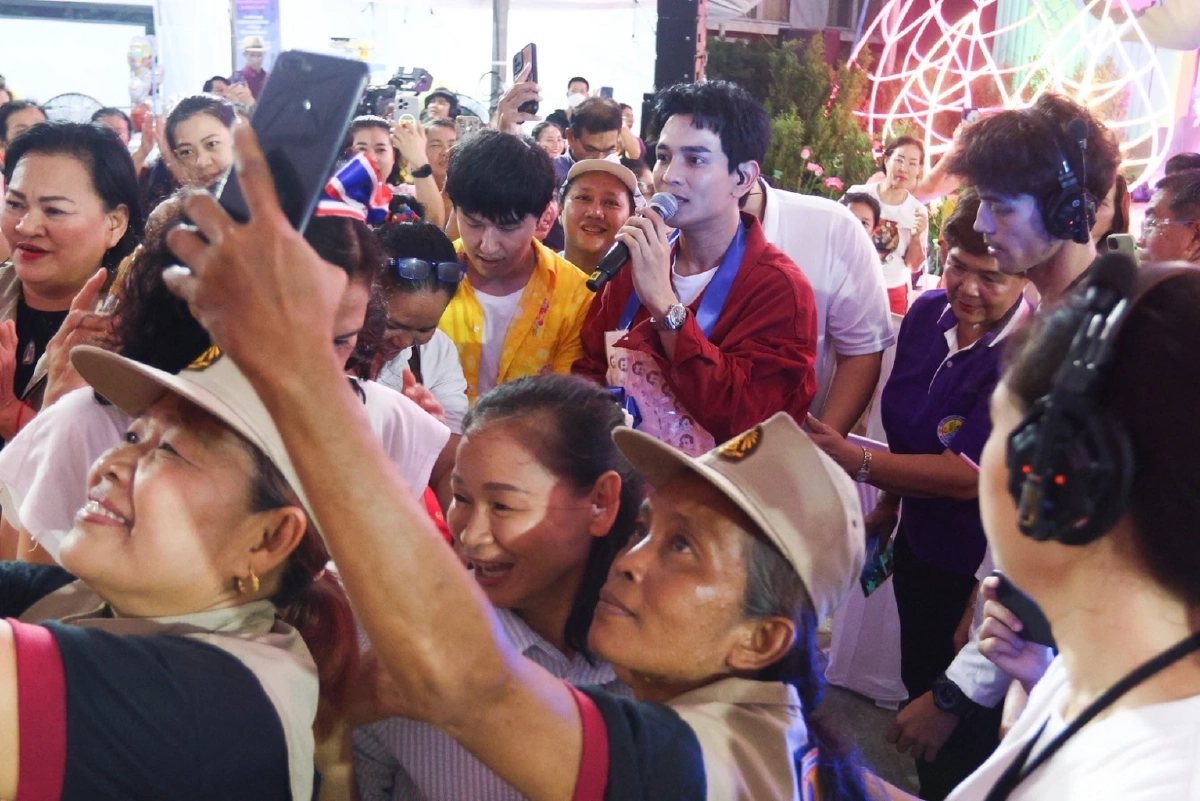 \"กัน ณภัทร\" จุดไฟเวทีรับบัว 68! เสียงหวานสะกดบางพลี แม่ยกกรี๊ดสนั่น