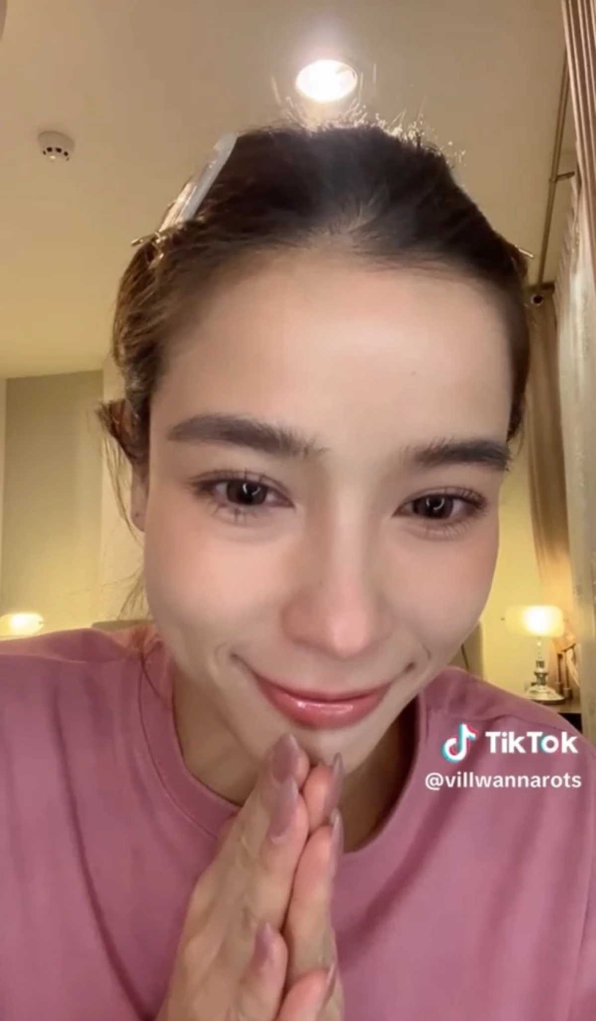 \"วิว วรรณรท\" เผยแล้ว หลังโพสต์แปลกจนหลายคนตกใจ ว่าเกิดอะไรขึ้น?