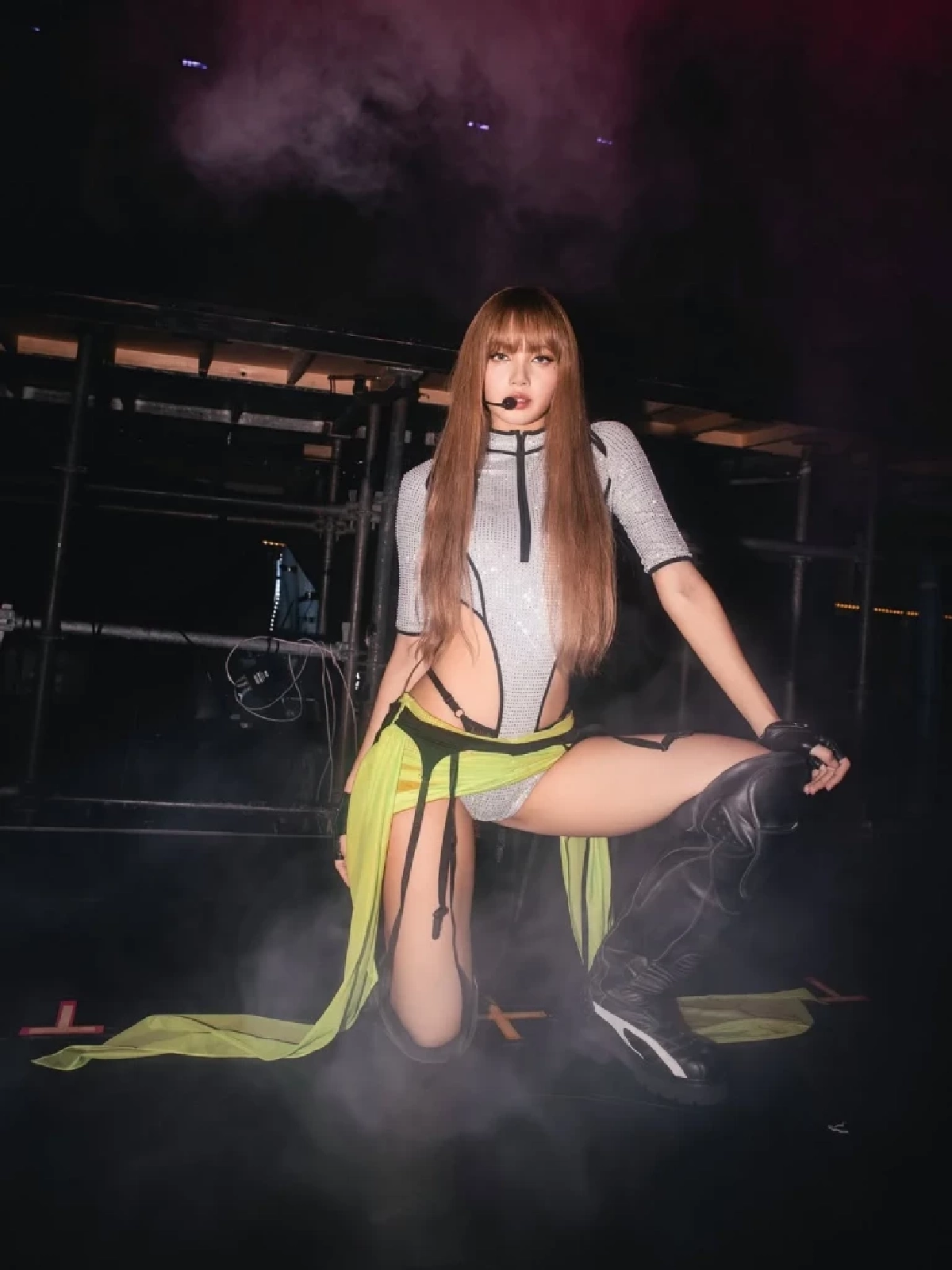 \"ลิซ่า BLACKPINK\" สวมชุดลาย  \"ธงชาติไทย\" เขมรโผล่เคลมอย่างไว