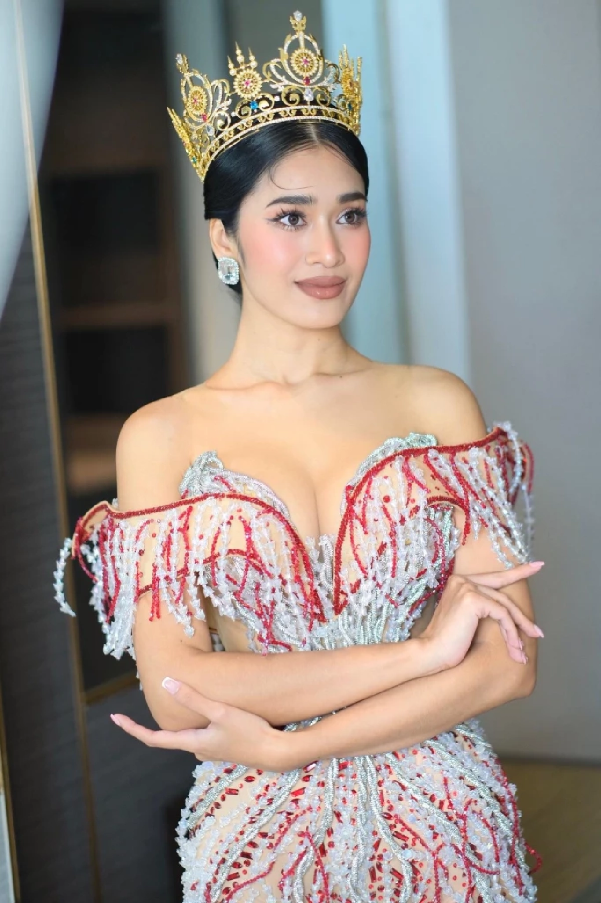 นางแบบเขมรมั่นหน้าแฉ \"โดม ปกรณ์ ลัม\" ใช้สายตายั่วยวนใส่ 
