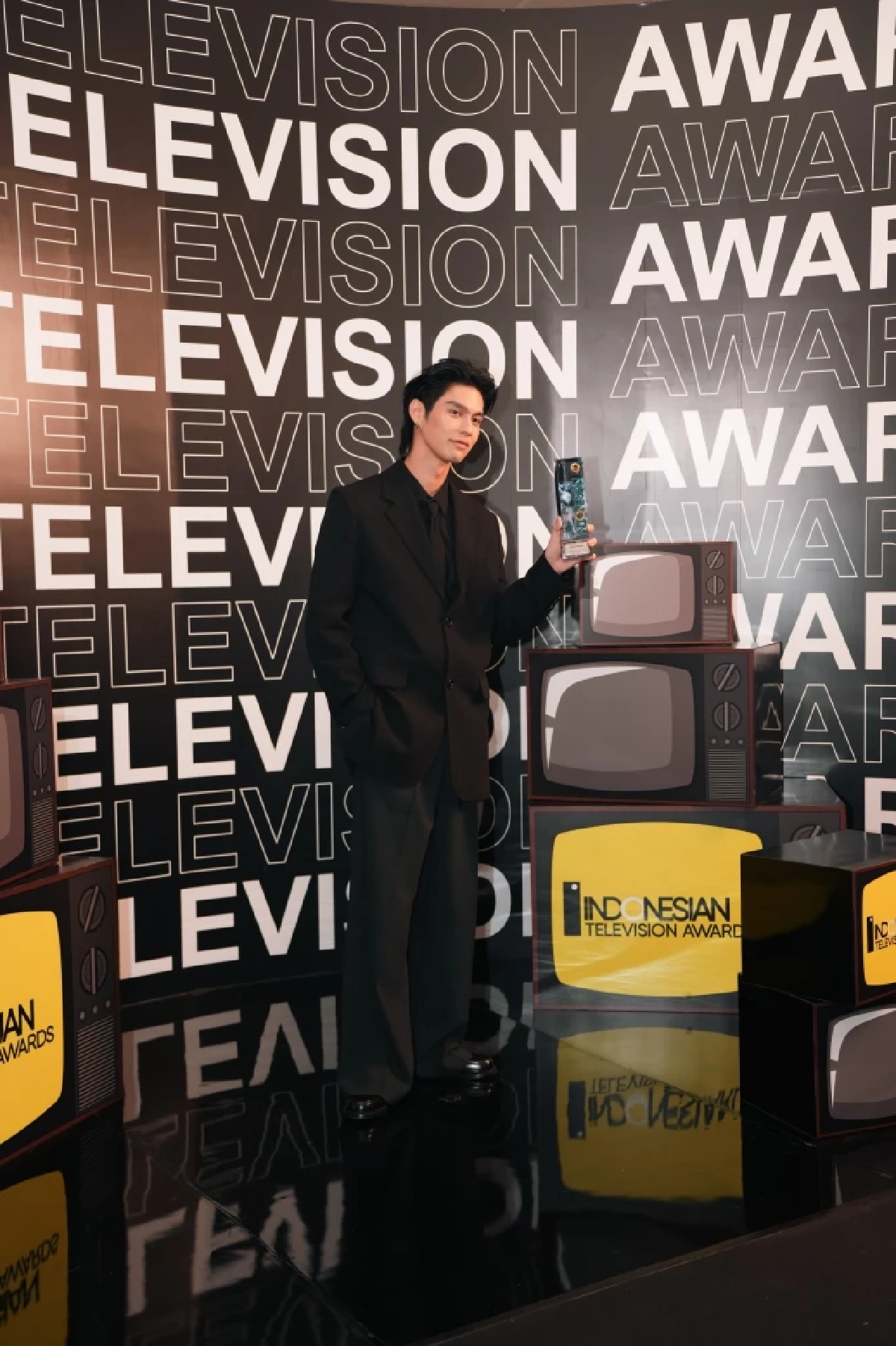"ไบร์ท วชิรวิชญ์" คว้ารางวัล Special Award บนเวที Indonesian Television Awards 2025