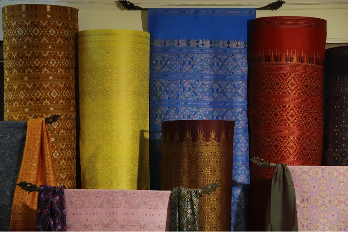 สมเด็จพระพันปีหลวง \"พระมารดาแห่งไหมไทย\" ผู้ทรงเป็น \"หัวใจ\" แห่งไหมไทยและศิลปาชีพ