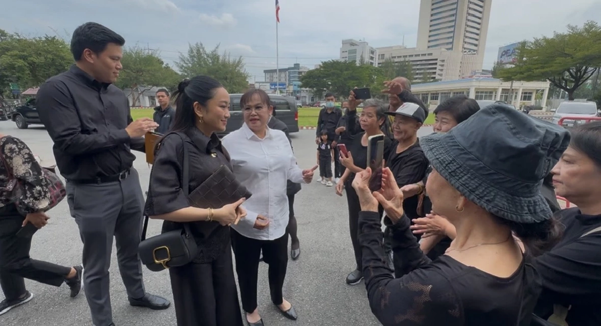 \"ทักษิณ\" เสียใจ ไม่มีโอกาสกราบพระบรมศพ \"สมเด็จพระพันปีหลวง\"