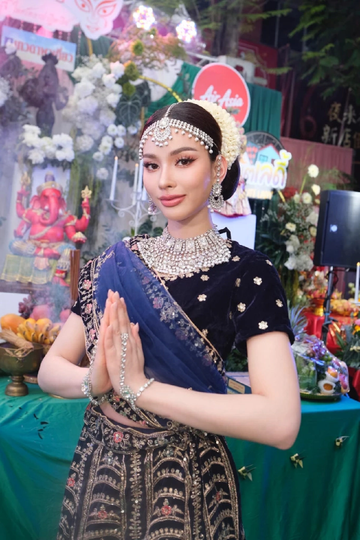 เก็บตกบรรยากาศงานนวราตรี 2568 สุดคึกคัก เหล่าคนดังจัดเต็มร่วมสัมผัสค่ำคืนแห่งศรัทธา