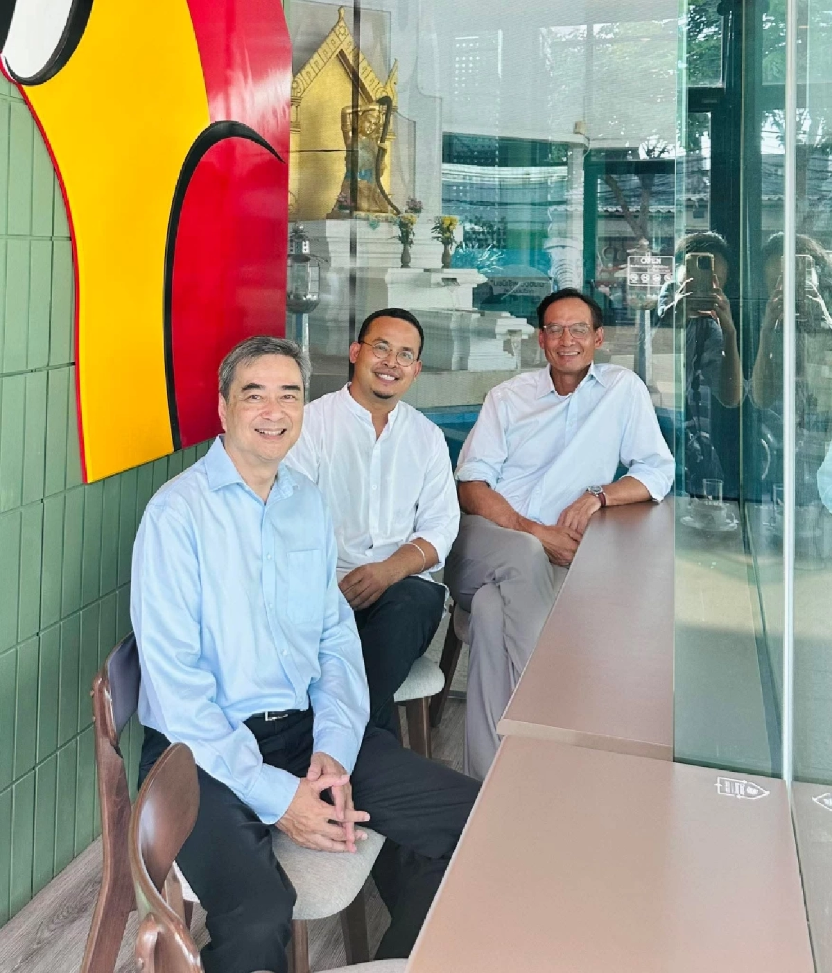 ชีวิต \"ป้าจูรี\" รองหัวหน้า ปชป. ลูกชาวนา สู่ ดาวติ๊กต๊อก และ เส้นทางการเมือง