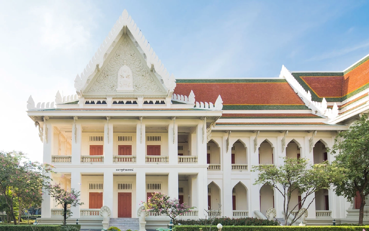 แชร์สนั่น \'คณะอักษร จุฬาฯ\' บทกลอน รำลึก \'สมเด็จพระพันปีหลวง\'สมพระเกียรติสูงสุด