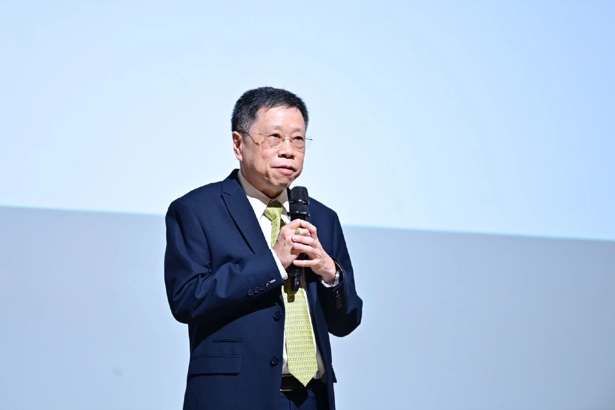 นพ.ธีระเกียรติ เจริญเศรษฐศิลป์ อดีตรัฐมนตรีว่าการกระทรวงศึกษาธิการ