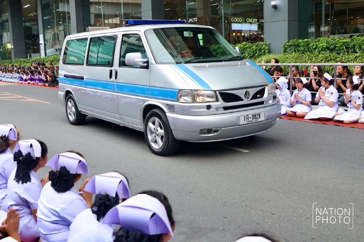 \"เจมส์ บอนด์\" พระราชพาหนะอัญเชิญพระบรมศพ \"สมเด็จพระพันปีหลวง\"