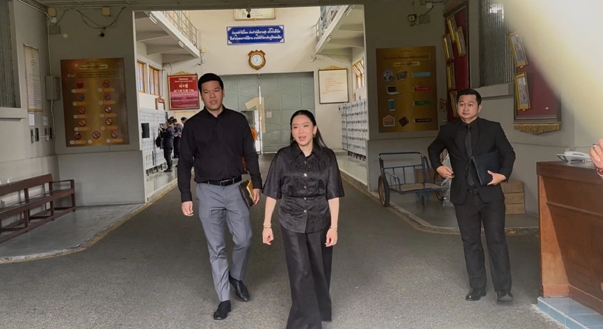 \"ทักษิณ\" เสียใจ ไม่มีโอกาสกราบพระบรมศพ \"สมเด็จพระพันปีหลวง\"