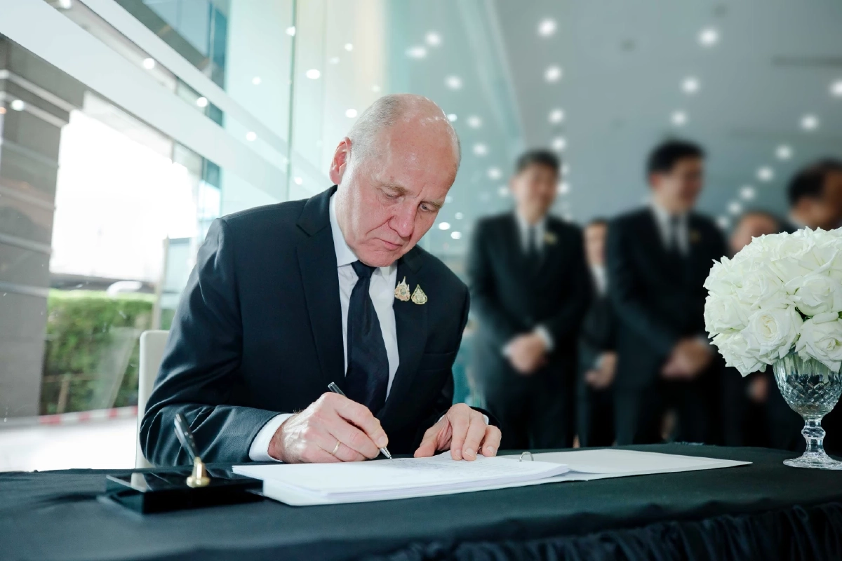 ทรู คอร์ปอเรชั่น ทั่วประเทศ ร่วมแสดงความอาลัยสมเด็จพระพันปีหลวง