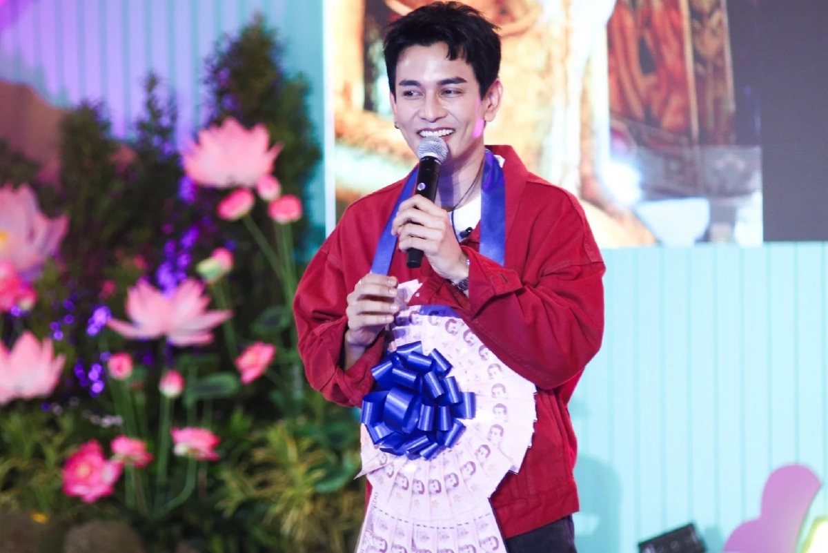 \"กัน ณภัทร\" จุดไฟเวทีรับบัว 68! เสียงหวานสะกดบางพลี แม่ยกกรี๊ดสนั่น
