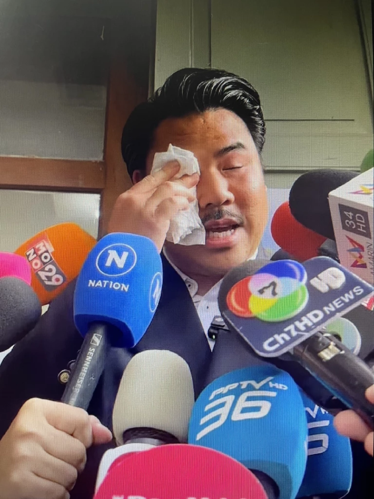 สะเทือนใจ.. หัวอกคนเป็นพ่อ "กัน จอมพลัง" ร้องไห้กลางวง เมื่อพูดถึงลูกสาว