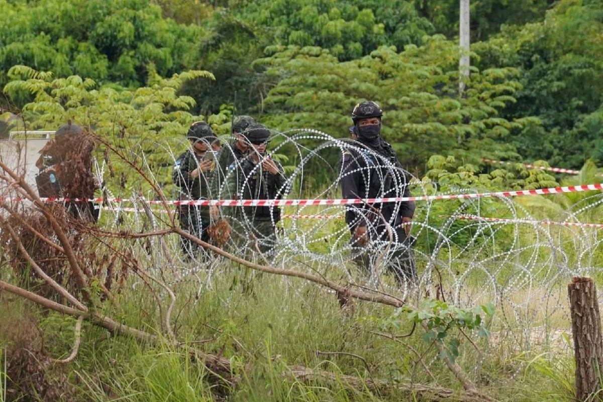 ทหาร-สื่อเขมร แห่สังเกตุการณ์ชายแดนบ้านหนองจาน ไลฟ์สดทหารไทยปฏิบัติงาน