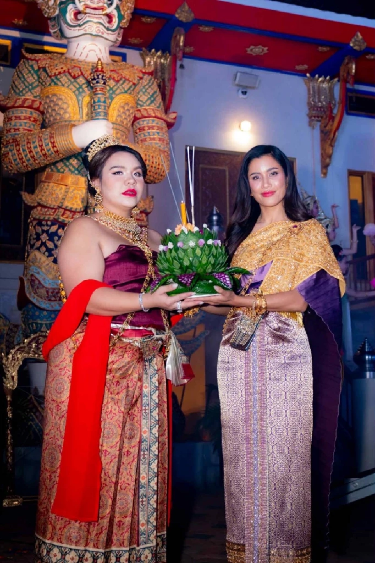\"ปู ไปรยา\" สวยสง่าในลุคนางนพมาศ ฉลองยิ่งใหญ่ลอยกระทง ลอสแอนเจลิส