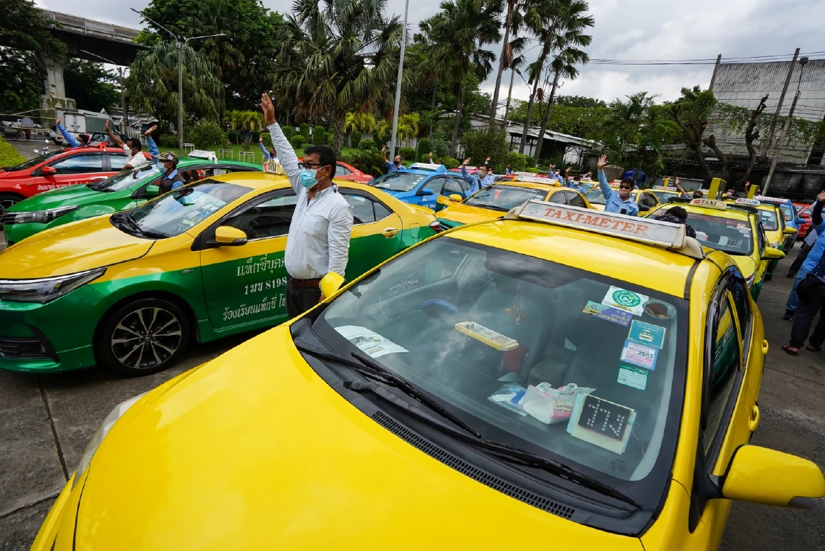 เตรียมปรับขึ้นค่าบริการแท็กซี่ชั่วโมงเร่งด่วน 10-20 บาทต่อช่วง