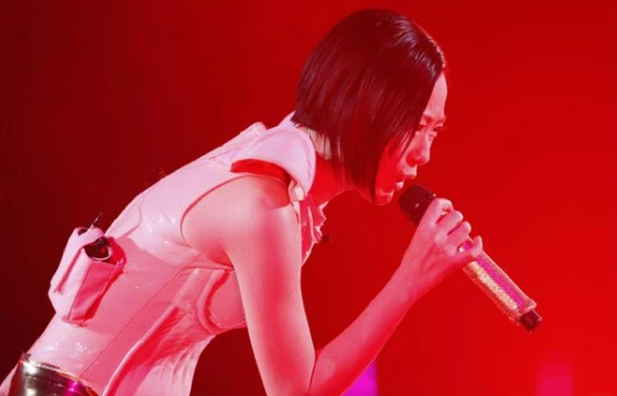 ช็อก!\"นักร้องดังยุค 90\" ถูกหามส่ง ICU ด่วน อาการวิกฤต ลูกชายร่ำไห้หน้าโรงพยาบาล