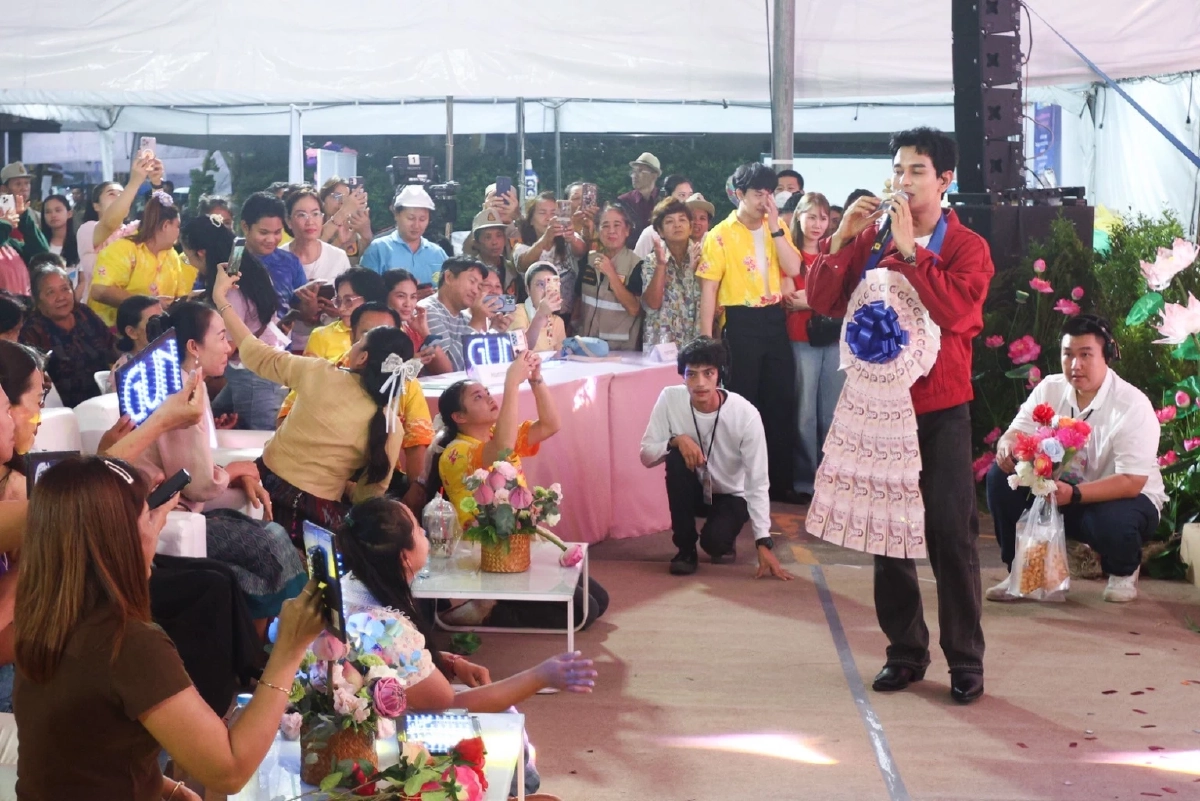 \"กัน ณภัทร\" จุดไฟเวทีรับบัว 68! เสียงหวานสะกดบางพลี แม่ยกกรี๊ดสนั่น