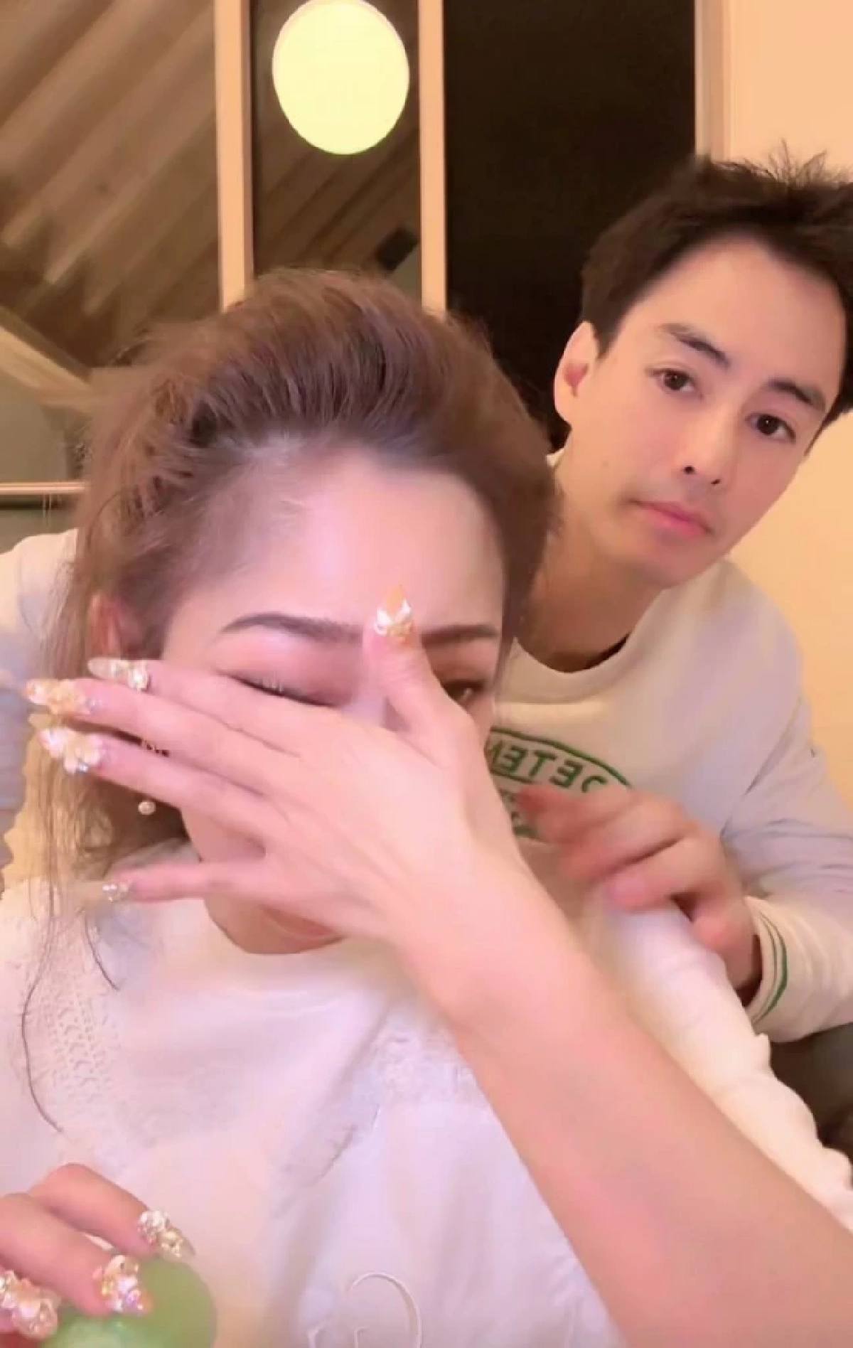 ร้องไห้.. \"ไฮโซน้ำหวาน\" ภรรยา \"นาวิน ต้าร์\" ถอดใจ ไม่ได้ไลฟ์สดกับ \"เจนนี่\"