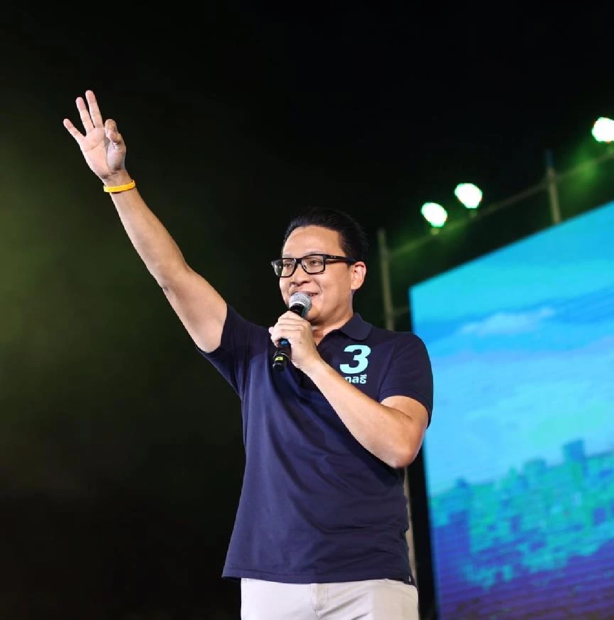 \"สกลธี  ย้ายกลับประชาธิปัตย์ ชดใช้บุญคุณ ช่วยฟื้นฟูพรรค