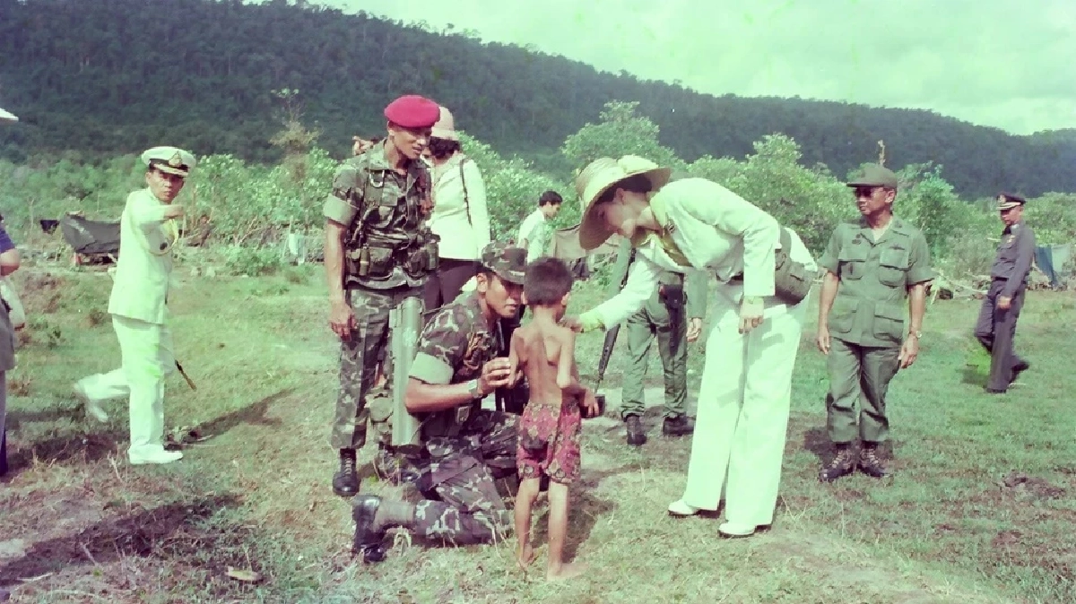 พระเมตตา "สมเด็จพระพันปีหลวง" เสด็จช่วยชาวกัมพูชานับแสนชีวิตบนเขาล้าน